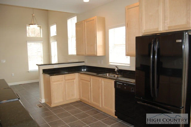 Image number 12 for the current listing