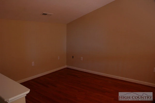 Image number 15 for the current listing