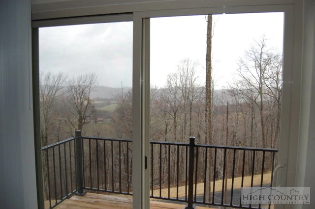 Image number 15 for the current listing