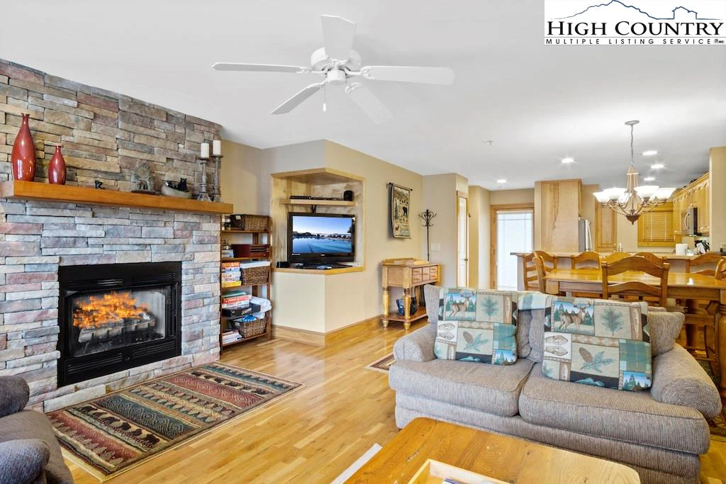 Image number 1 for the current listing