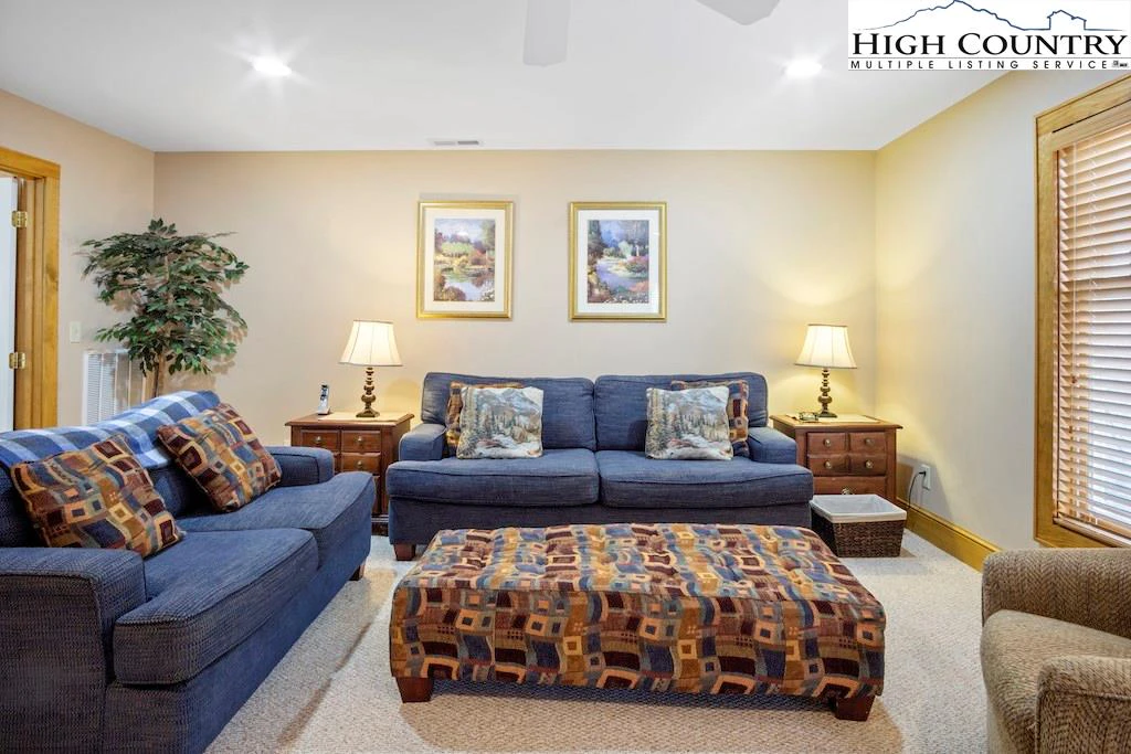 Image number 12 for the current listing
