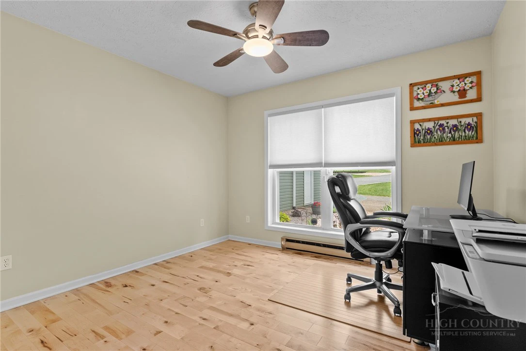 Image number 14 for the current listing