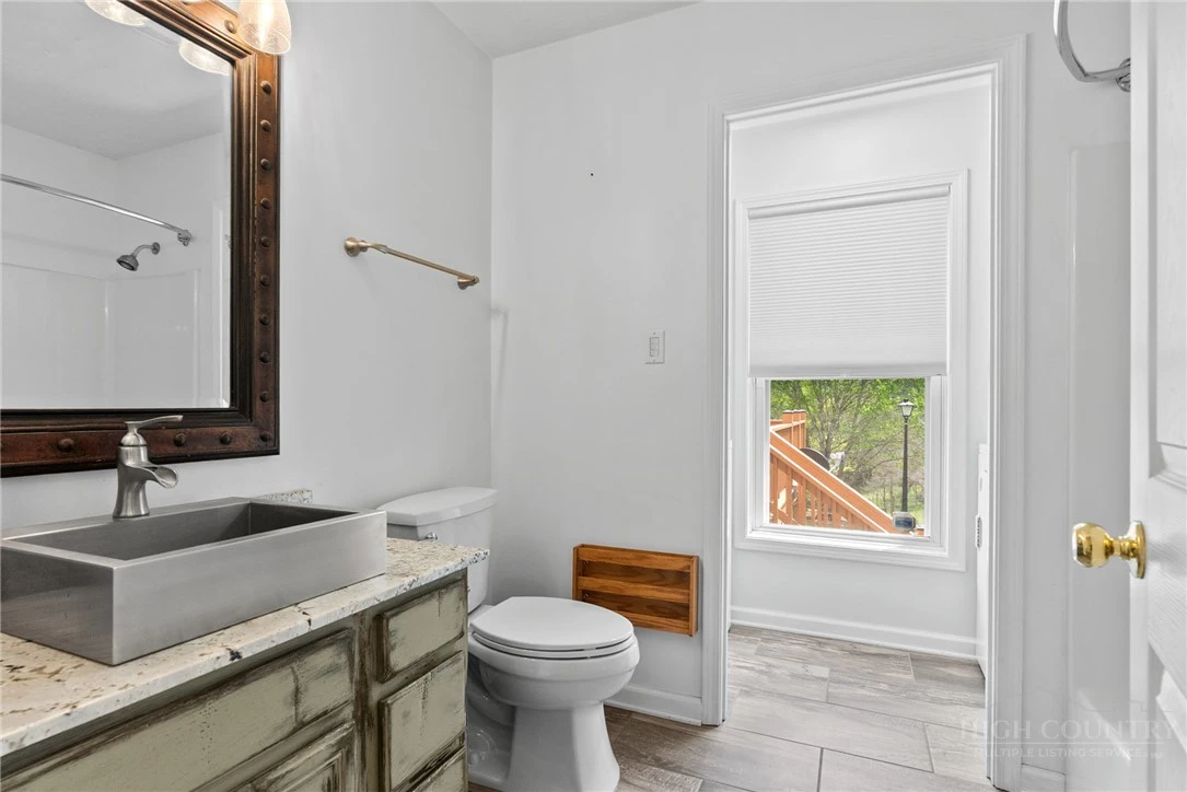 Image number 3 for the current listing