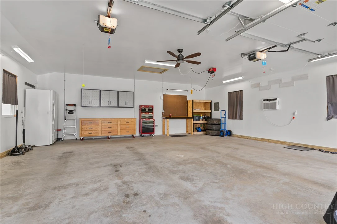 Image number 15 for the current listing
