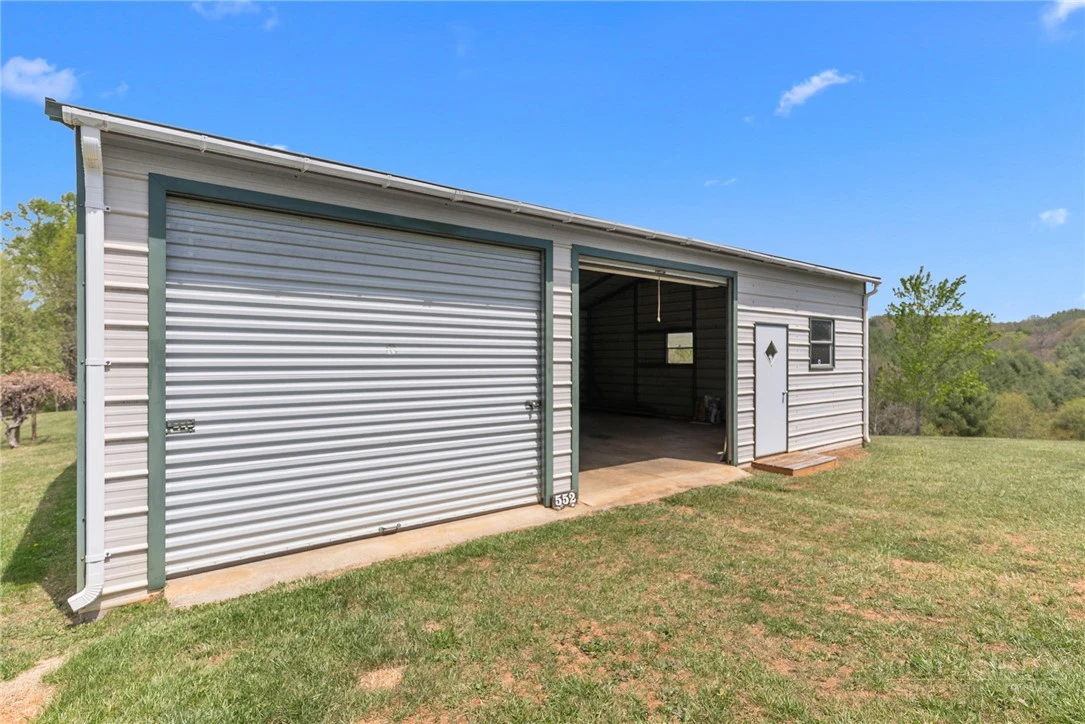 Image number 18 for the current listing