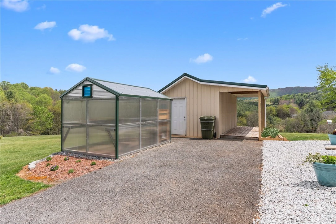 Image number 21 for the current listing