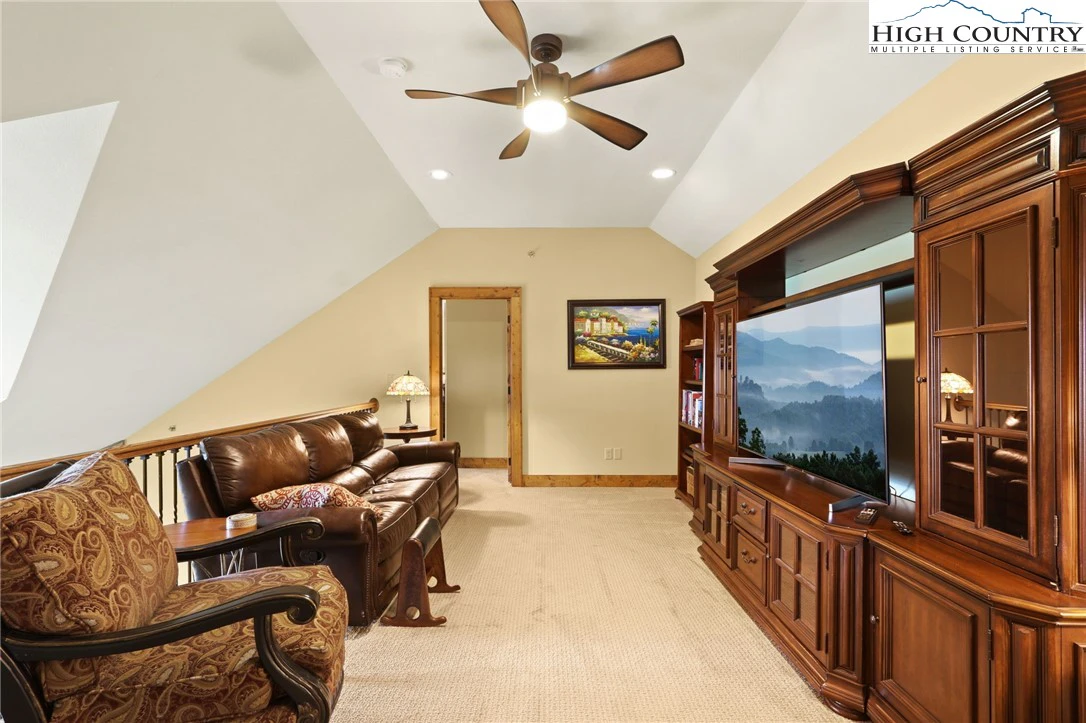 Image number 3 for the current listing