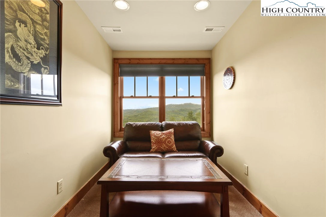 Image number 7 for the current listing