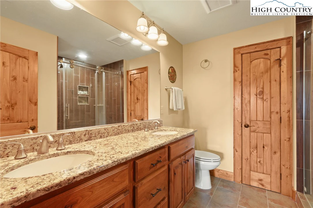 Image number 9 for the current listing