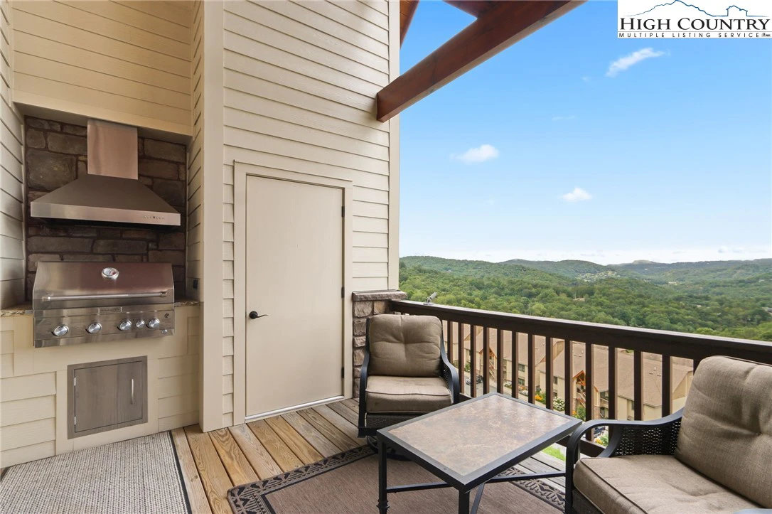 Image number 11 for the current listing