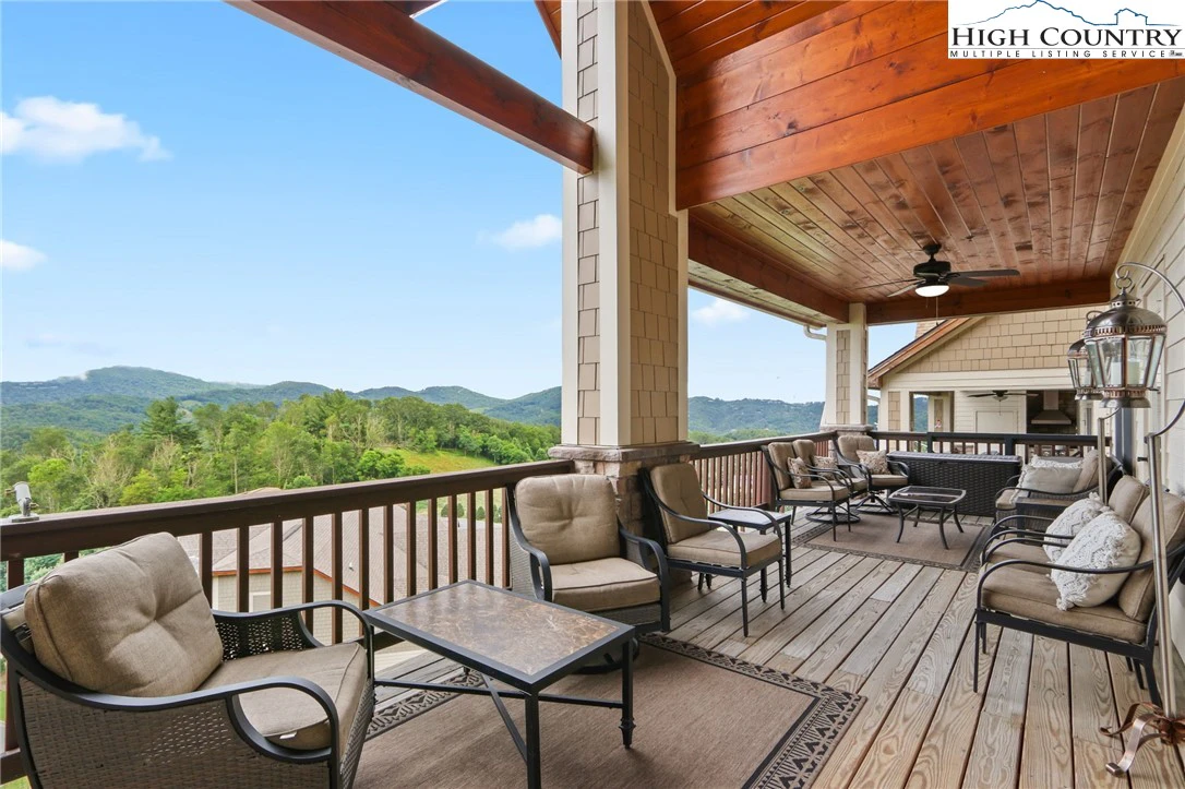 Image number 1 for the current listing