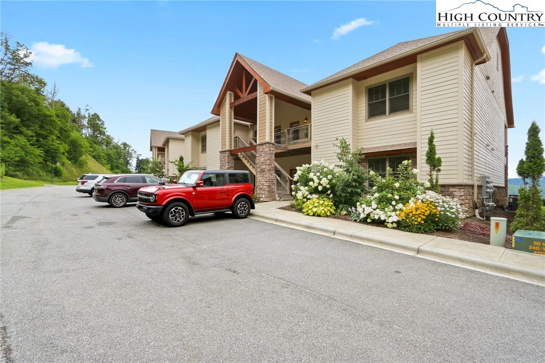 Image number 16 for the current listing