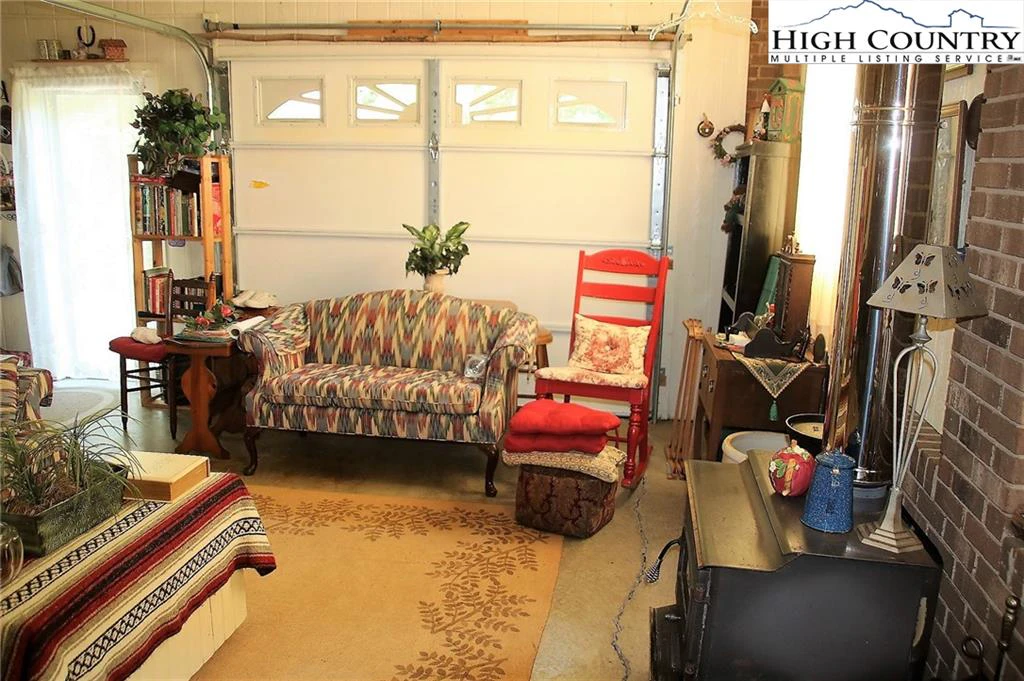 Image number 14 for the current listing
