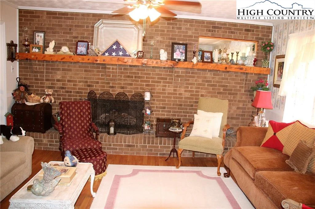 Image number 11 for the current listing