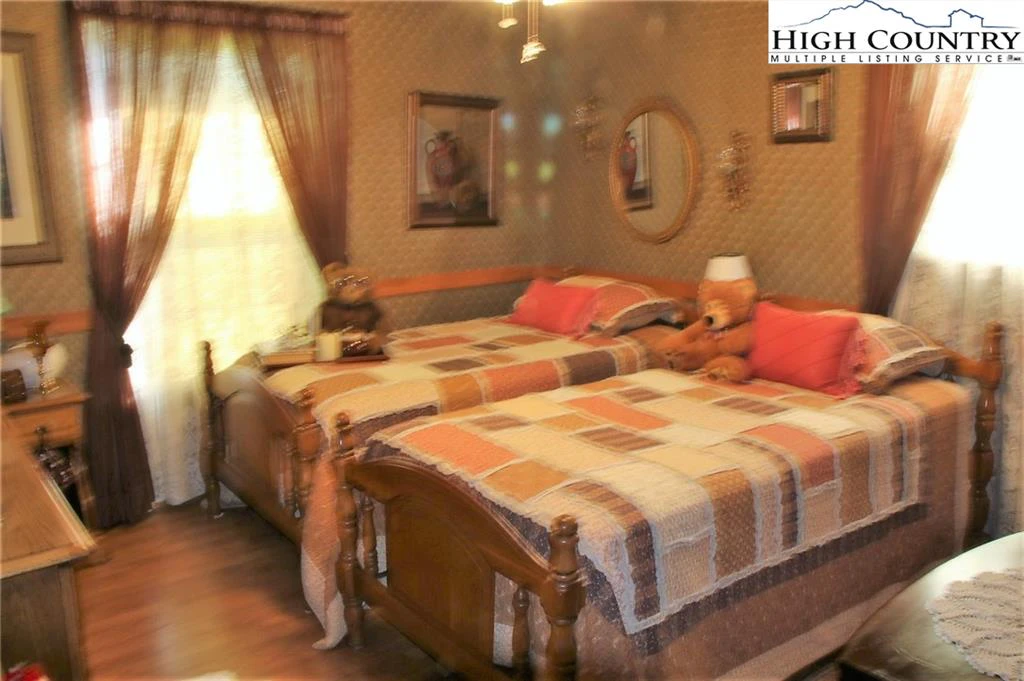 Image number 7 for the current listing