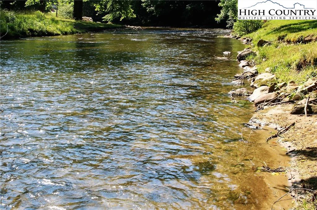 Image number 19 for the current listing