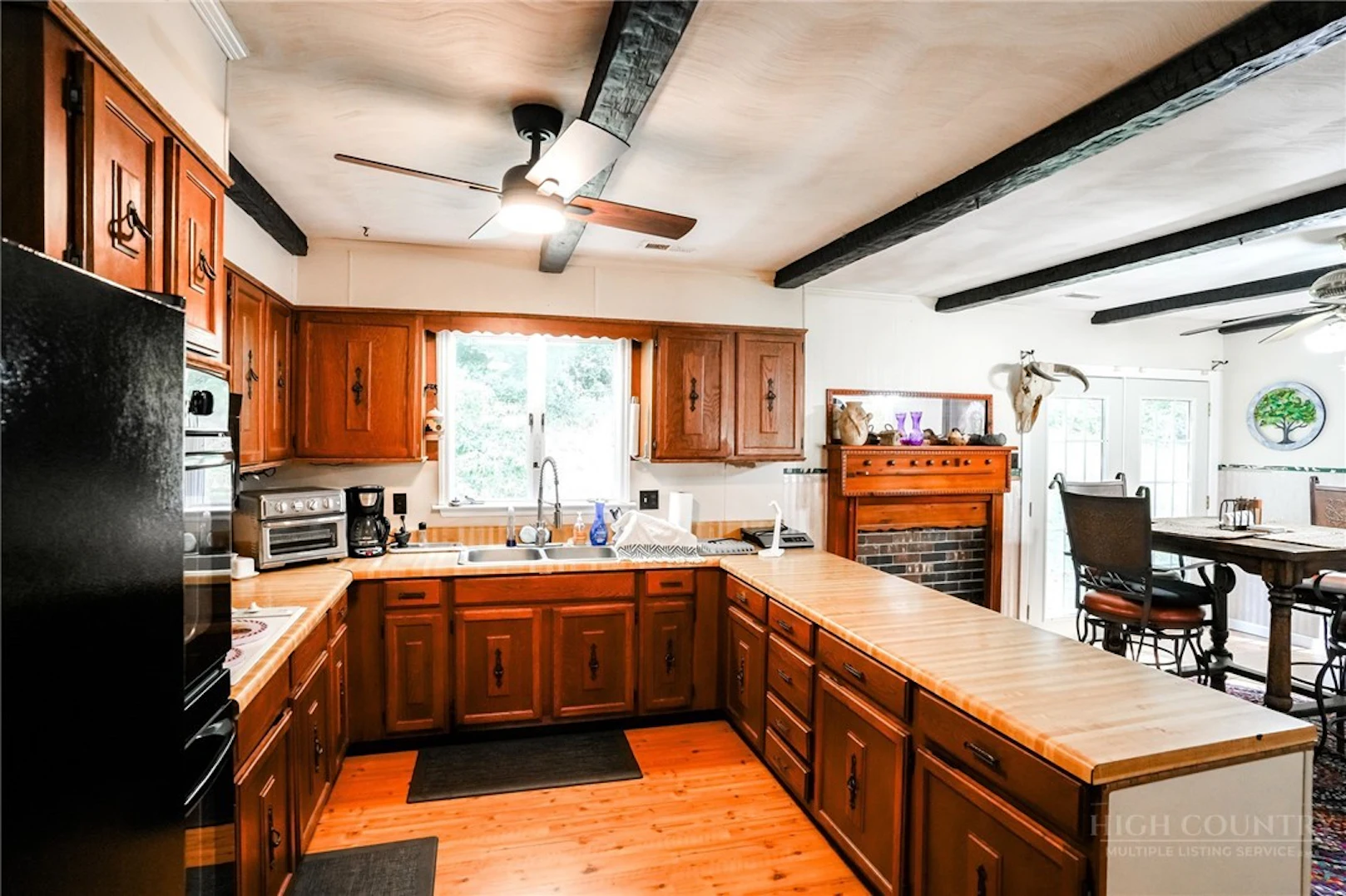 Image number 19 for the current listing