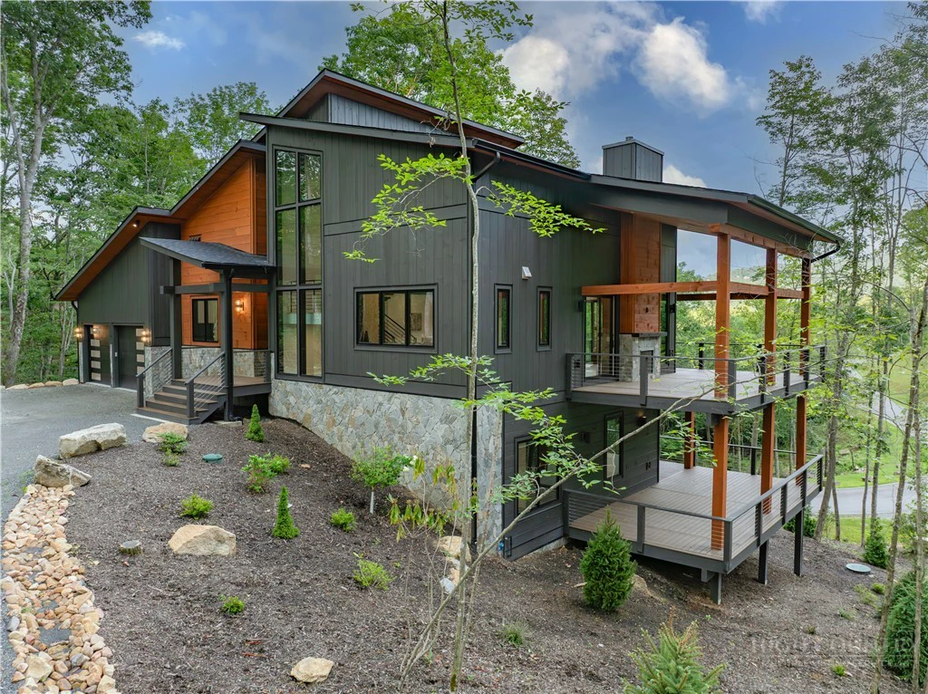 Image number 1 for the current listing