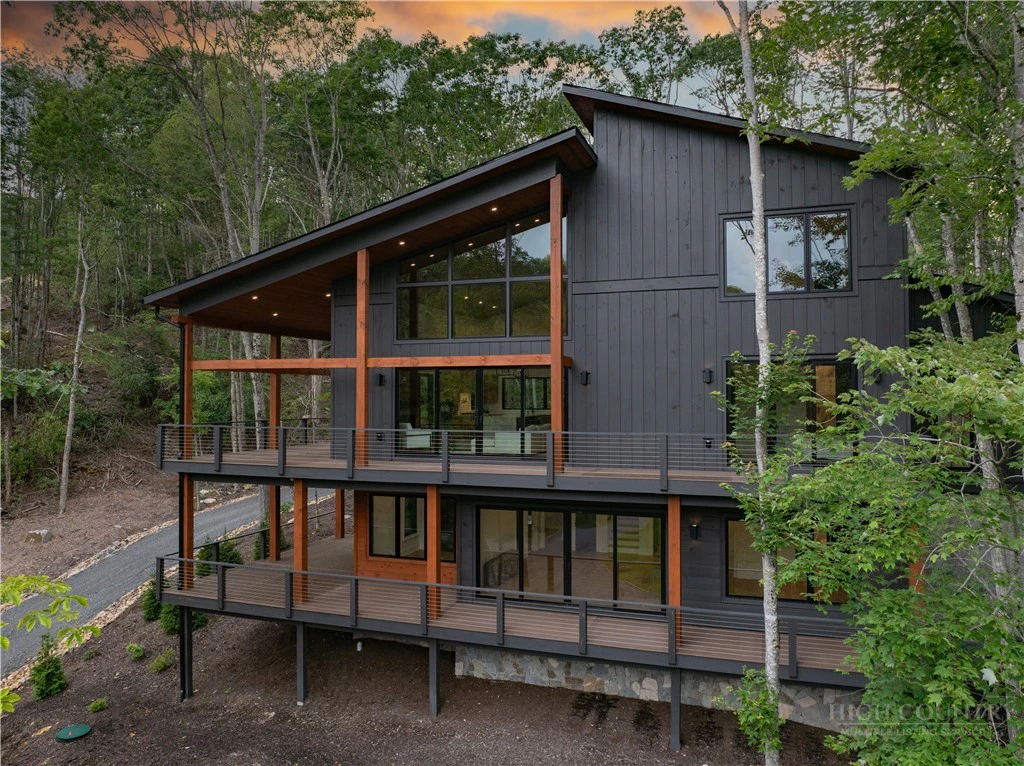 Image number 2 for the current listing