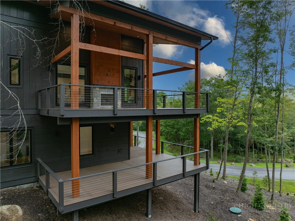 Image number 3 for the current listing