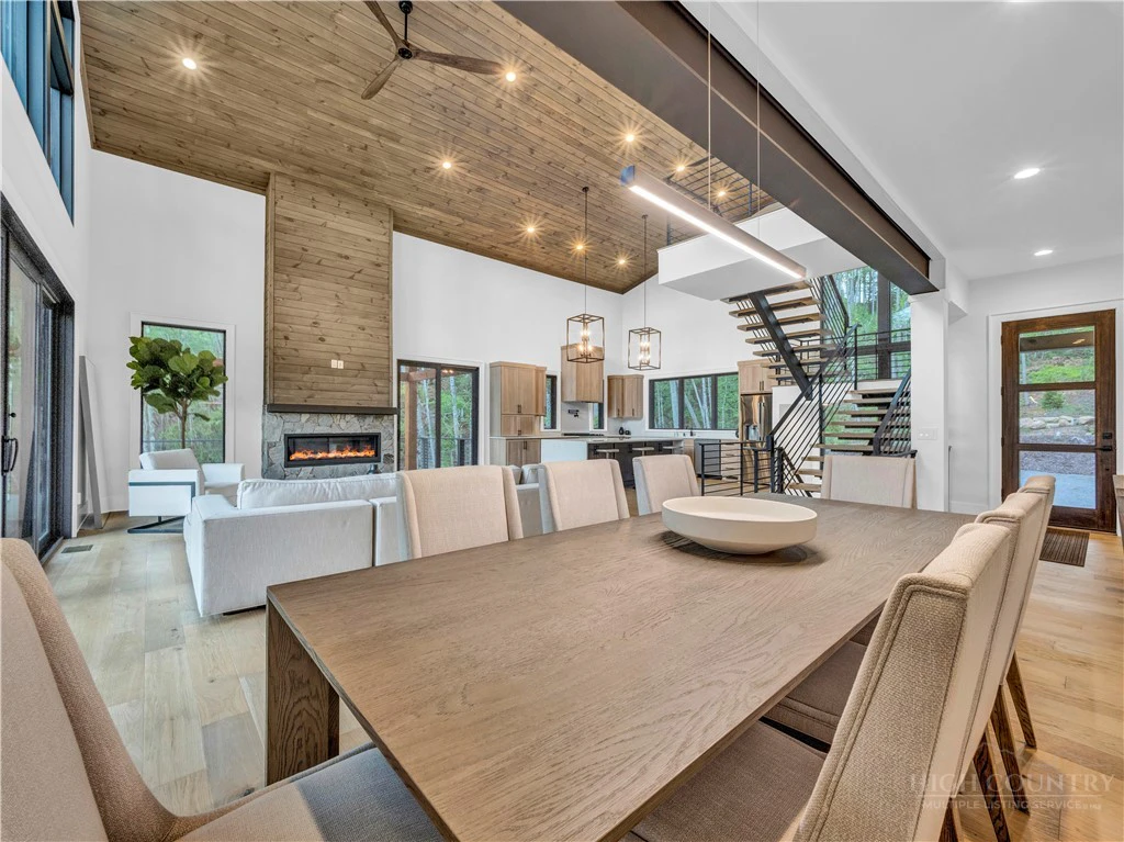 Image number 5 for the current listing
