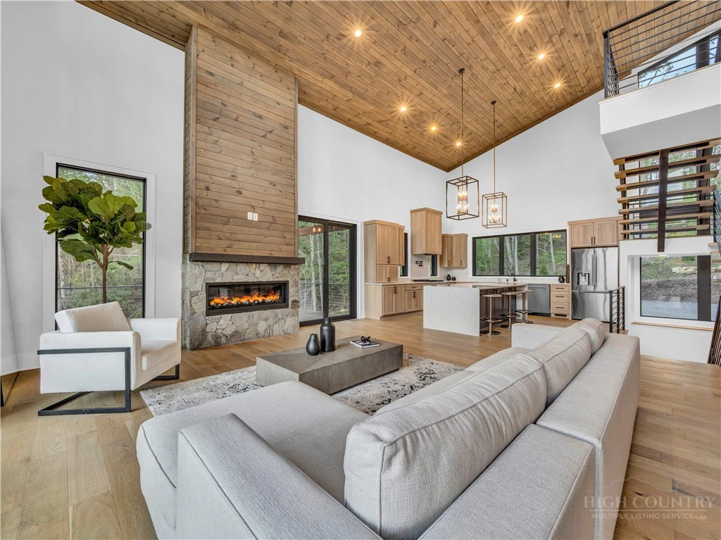 Image number 6 for the current listing