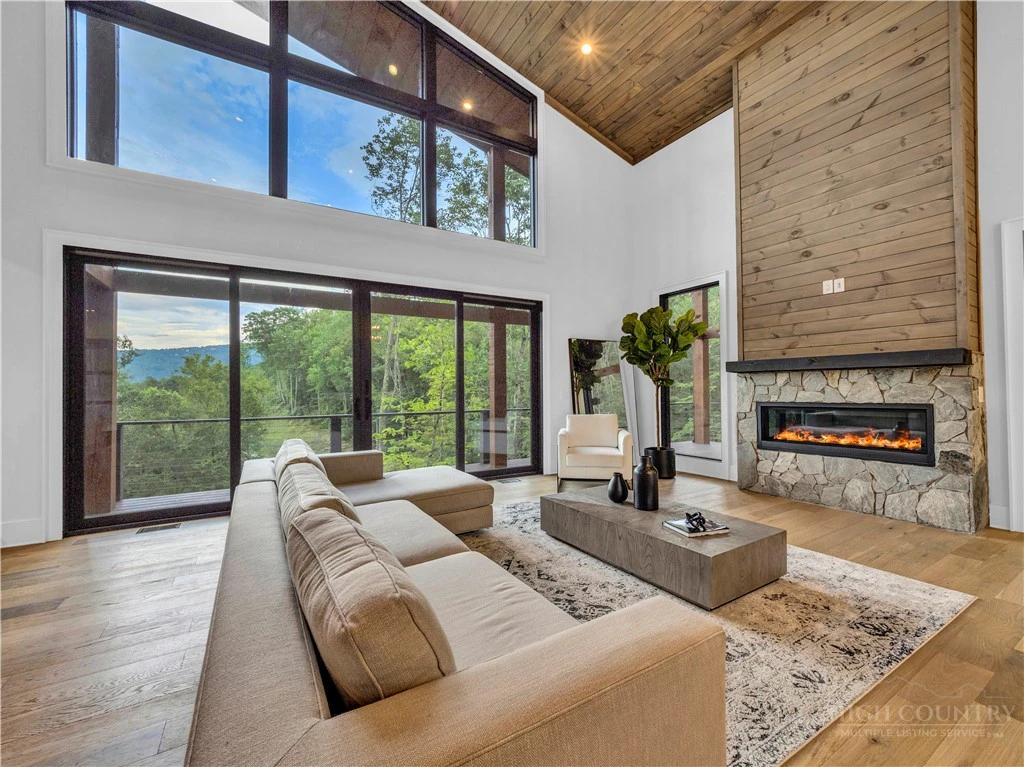 Image number 10 for the current listing