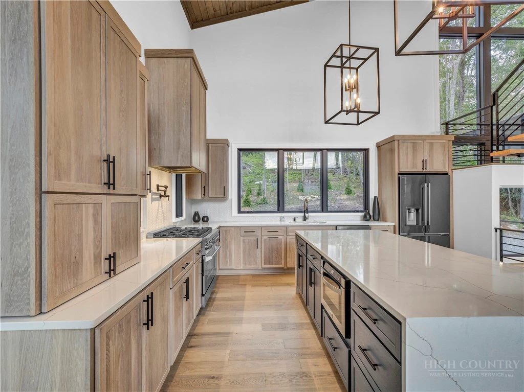Image number 12 for the current listing