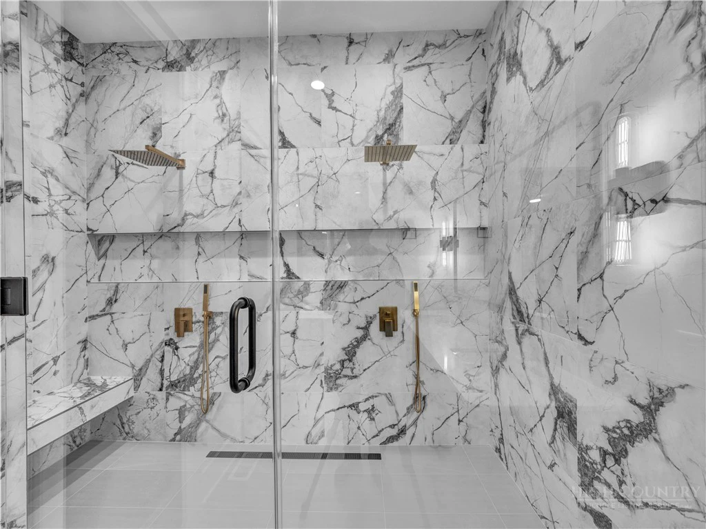 Image number 19 for the current listing