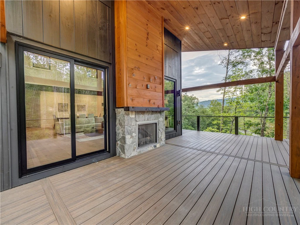Image number 20 for the current listing