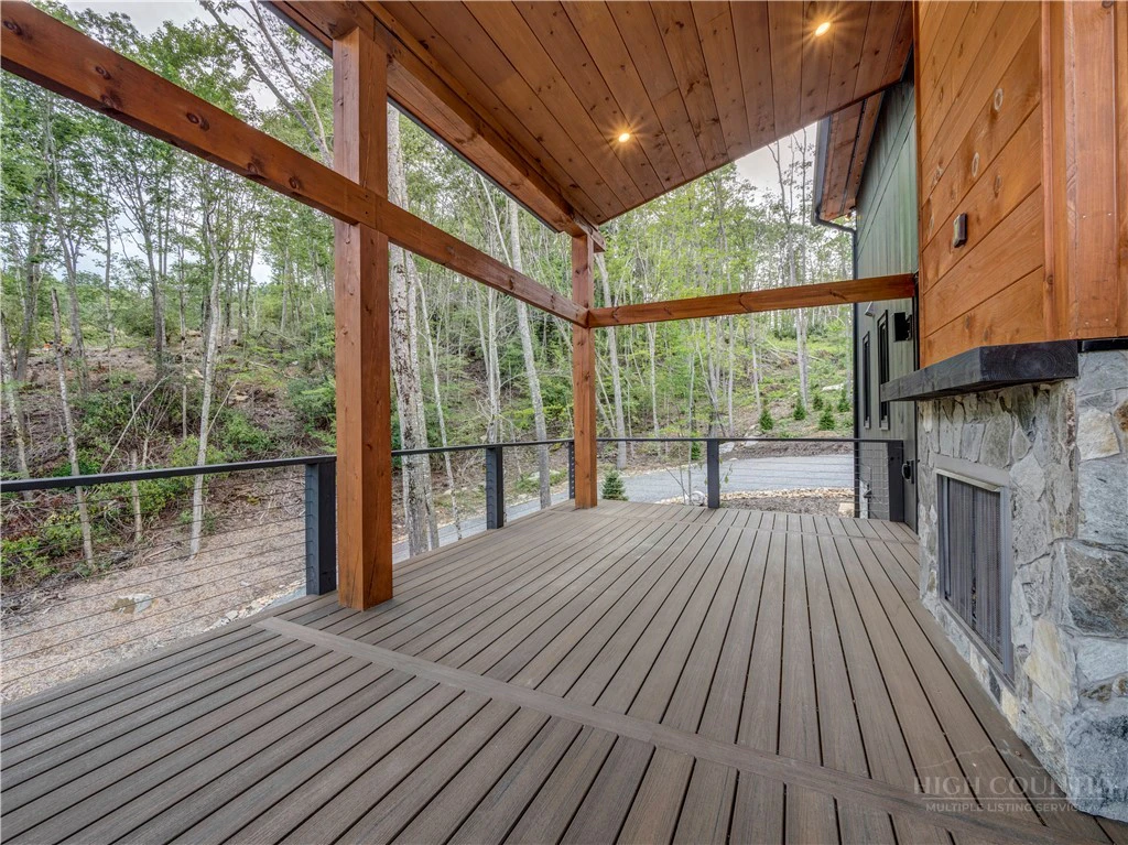 Image number 21 for the current listing