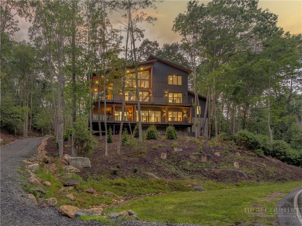 Image number 46 for the current listing