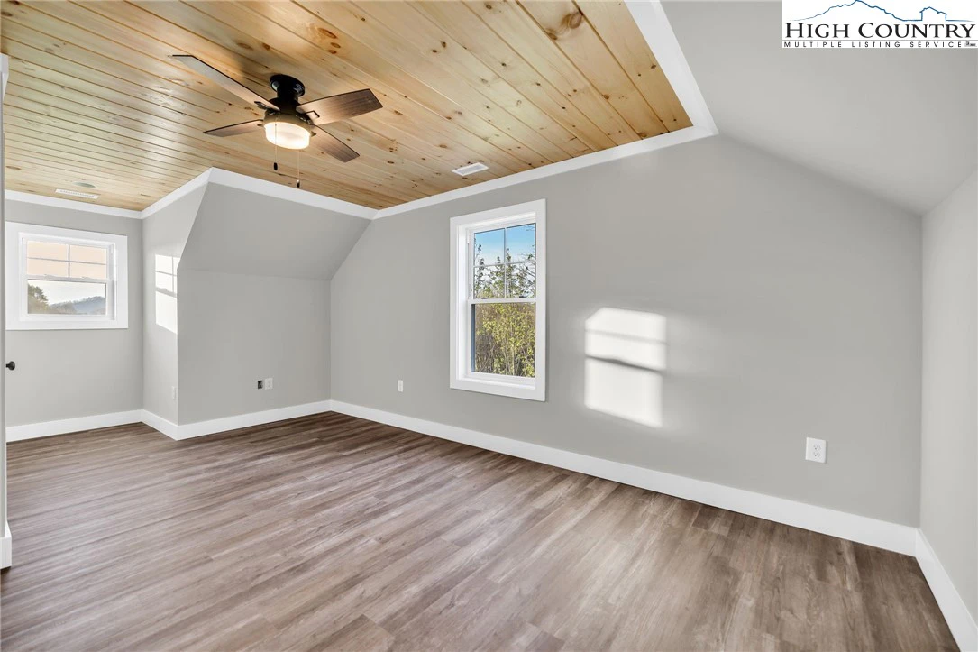 Image number 12 for the current listing