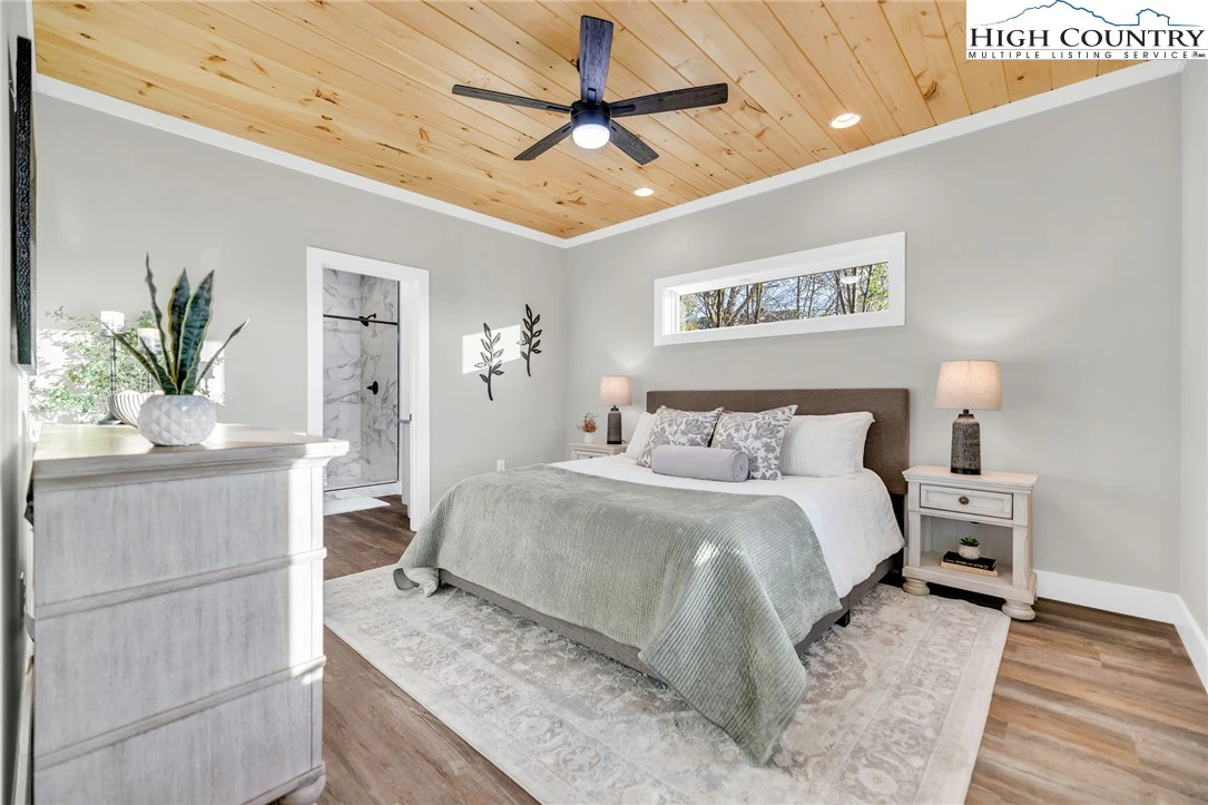 Image number 3 for the current listing