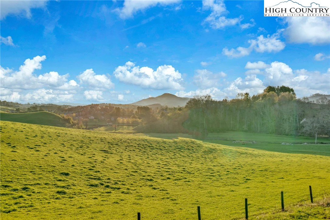 Image number 19 for the current listing