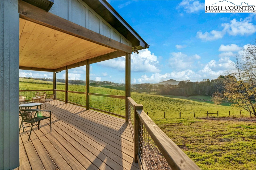 Image number 17 for the current listing