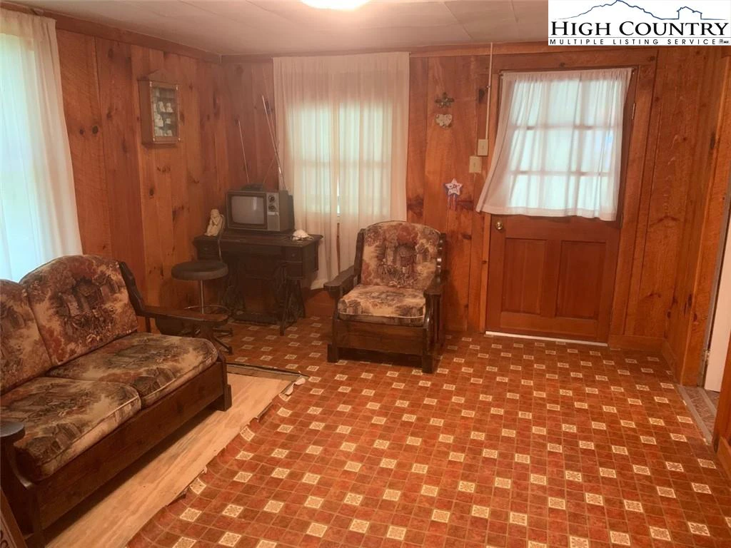 Image number 9 for the current listing