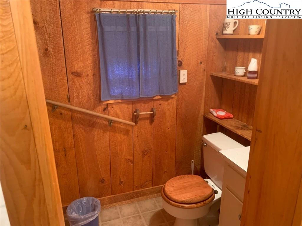 Image number 3 for the current listing