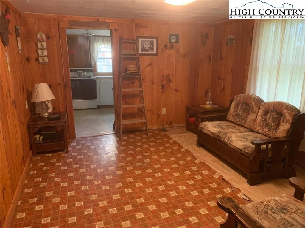 Image number 10 for the current listing