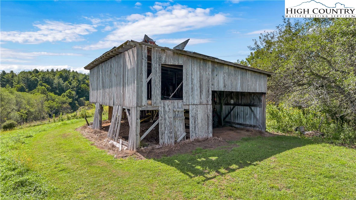 Image number 14 for the current listing