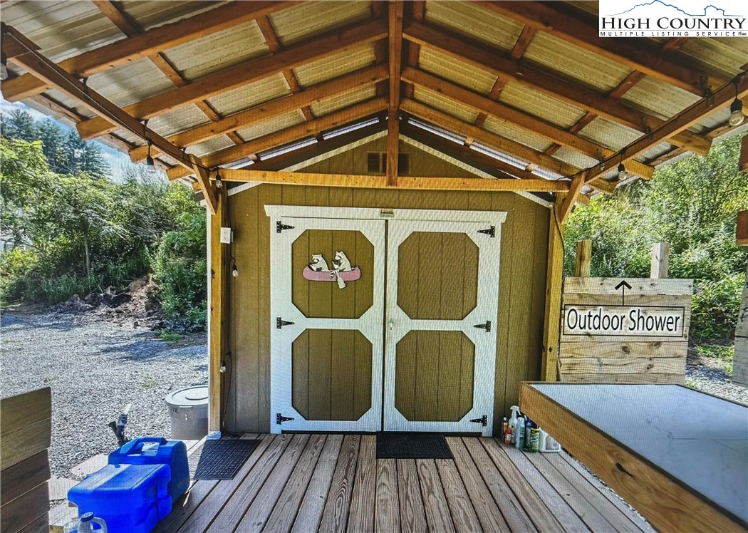 Image number 1 for the current listing