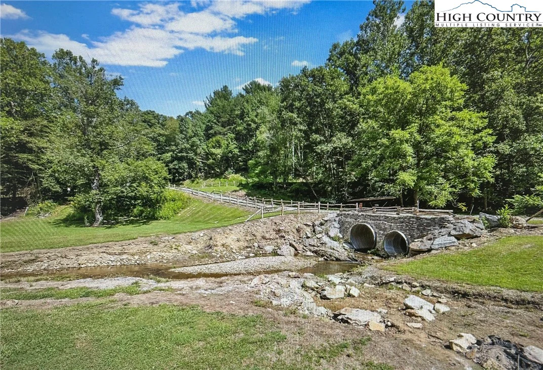 Image number 13 for the current listing