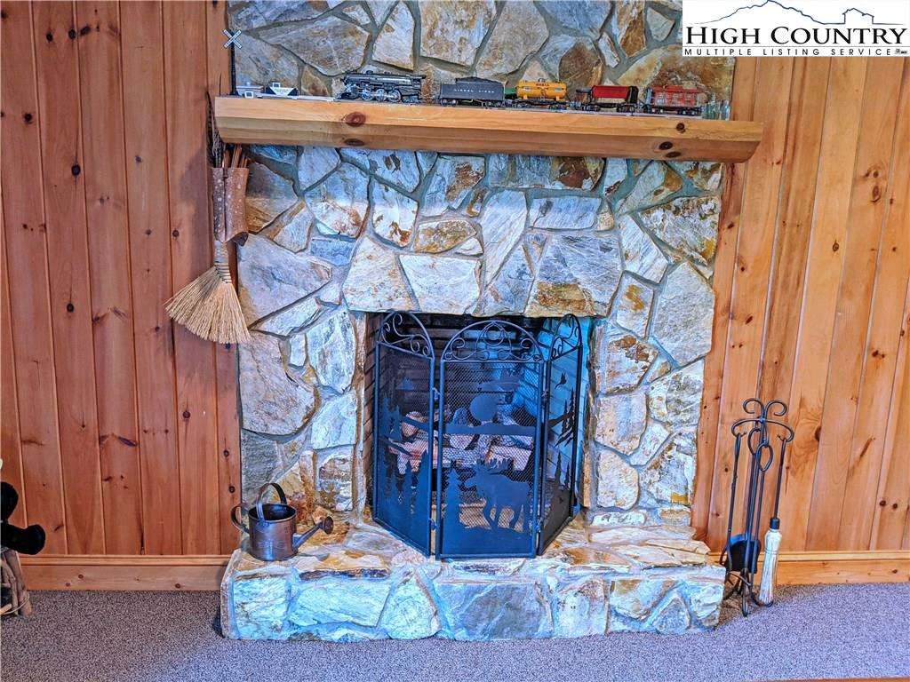 Image number 5 for the current listing