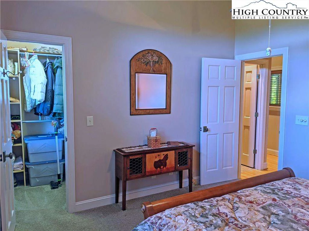 Image number 10 for the current listing