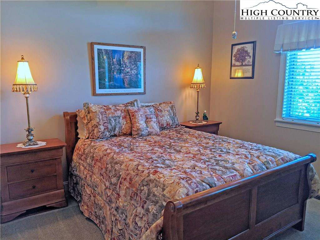 Image number 2 for the current listing