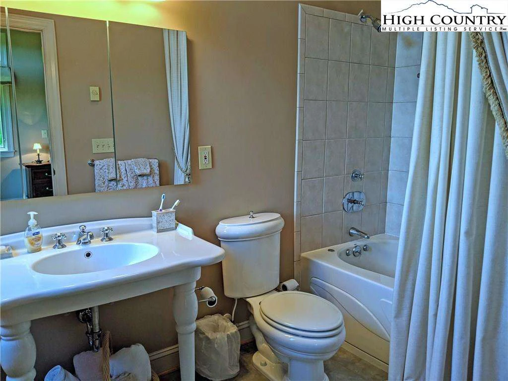 Image number 13 for the current listing