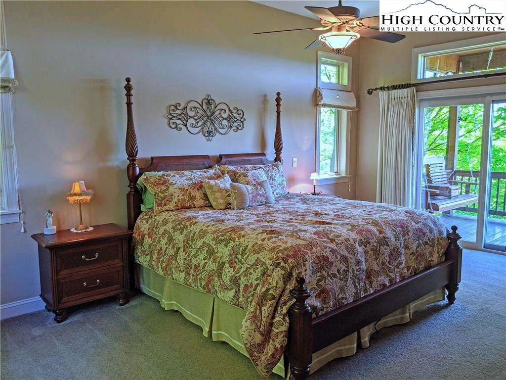 Image number 14 for the current listing