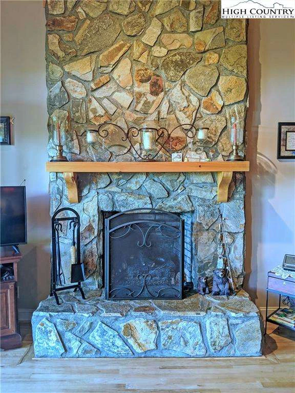 Image number 20 for the current listing