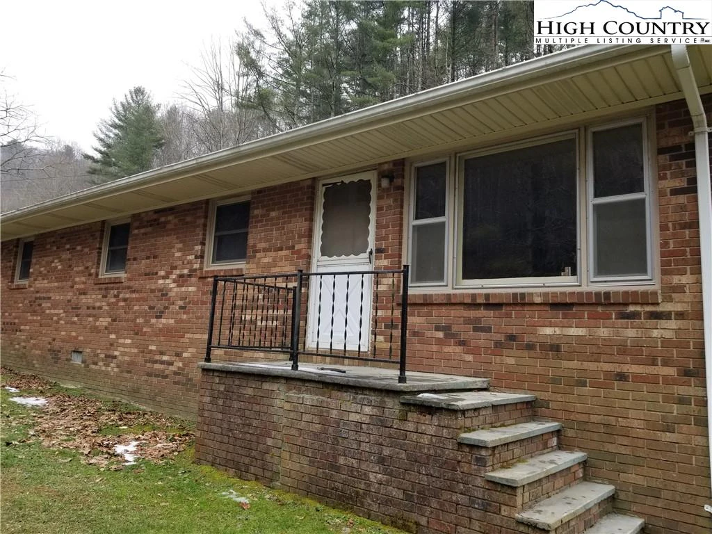 Image number 1 for the current listing