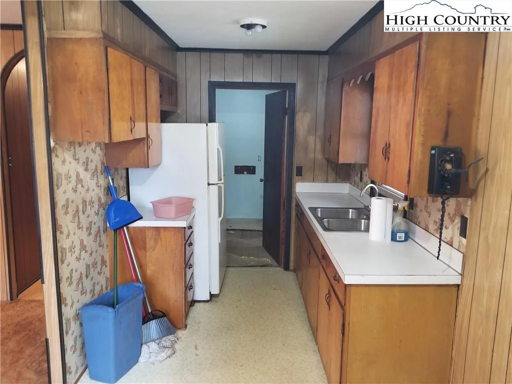 Image number 8 for the current listing